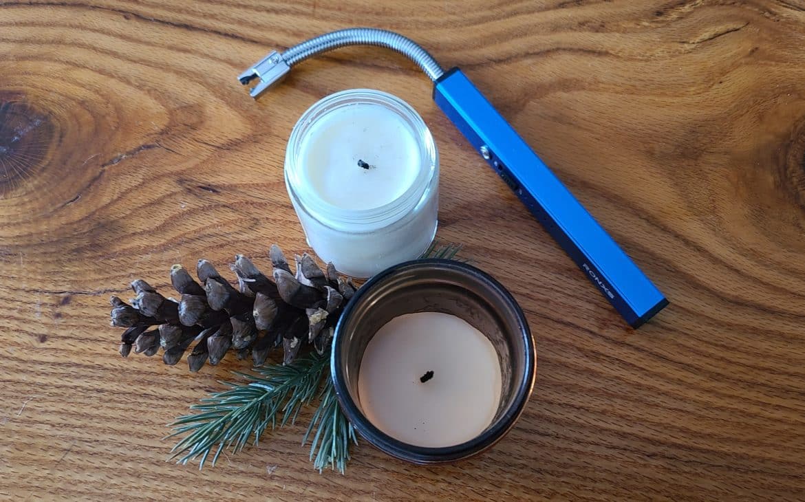 Last minute gifts for mom for Christmas - candle and reusable lighter