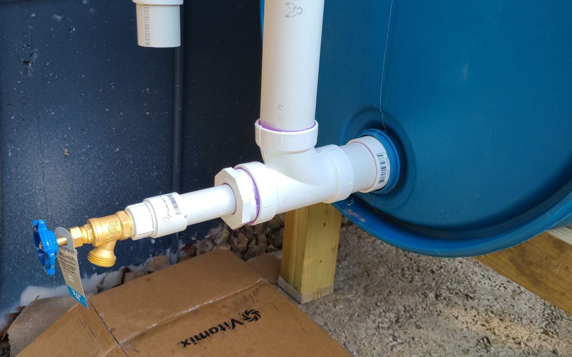 Hose bib connection for stacked rain barrel system